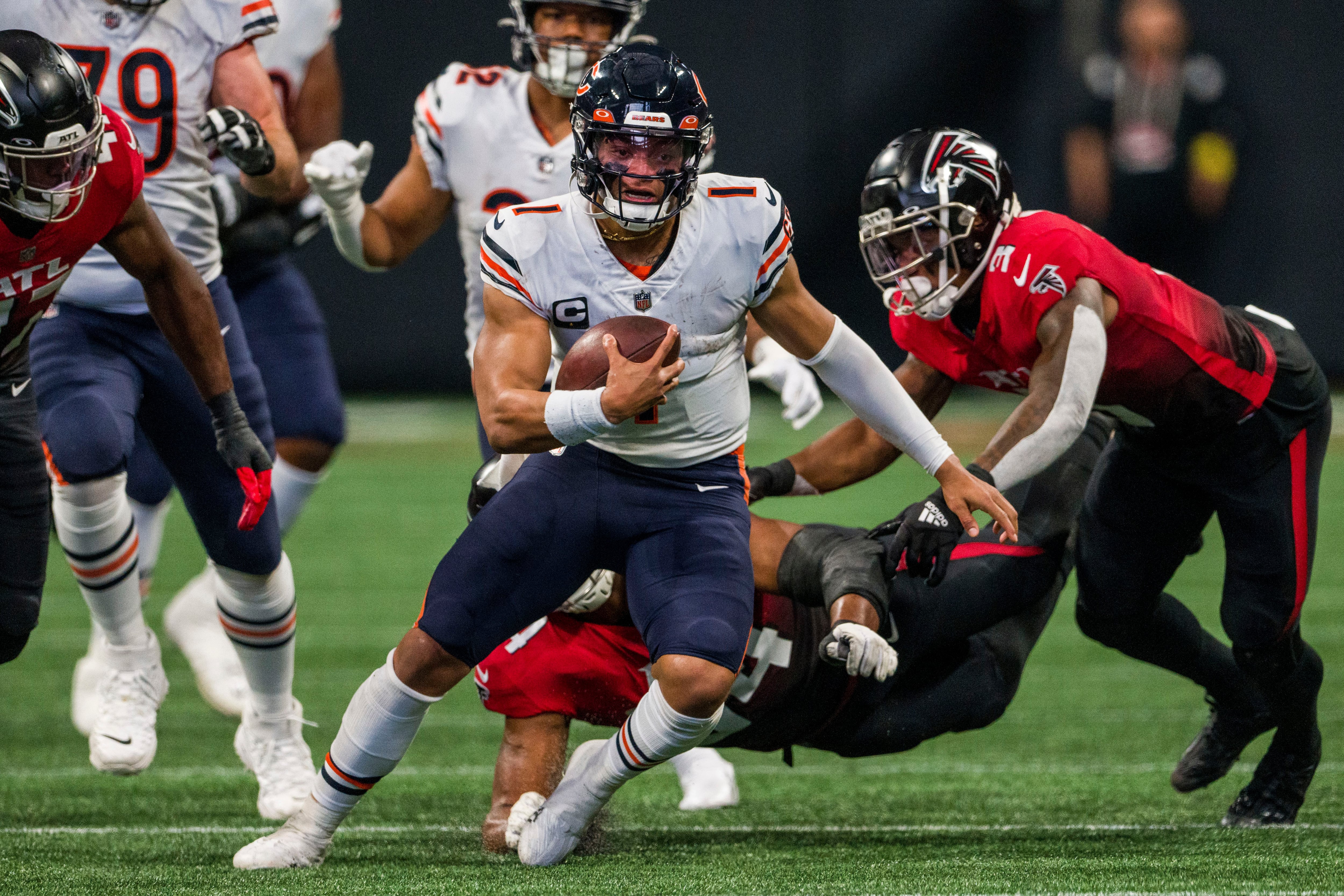 Bears fall to Falcons 27-24 as Justin Fields throws interception in final  minutes - Chicago Sun-Times