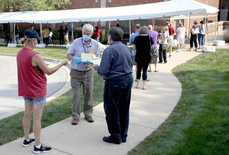 Photos Residents line up as Early Voting begins in Kane County Shaw