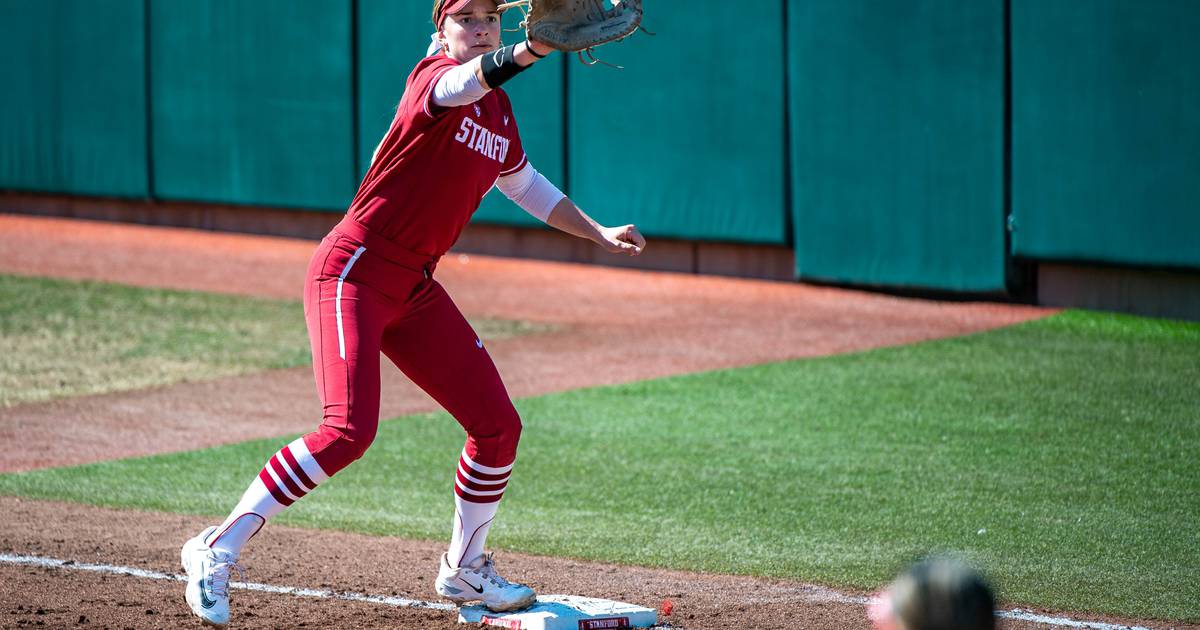 Stanford loses, falls short of the College World Series, News, Palo Alto  Online