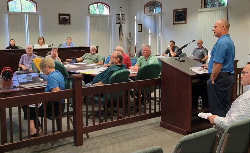 Shayne Winters of Geneseo Communications makes a point during his company's presentation to the Spring Valley City Council on Wednesday night.