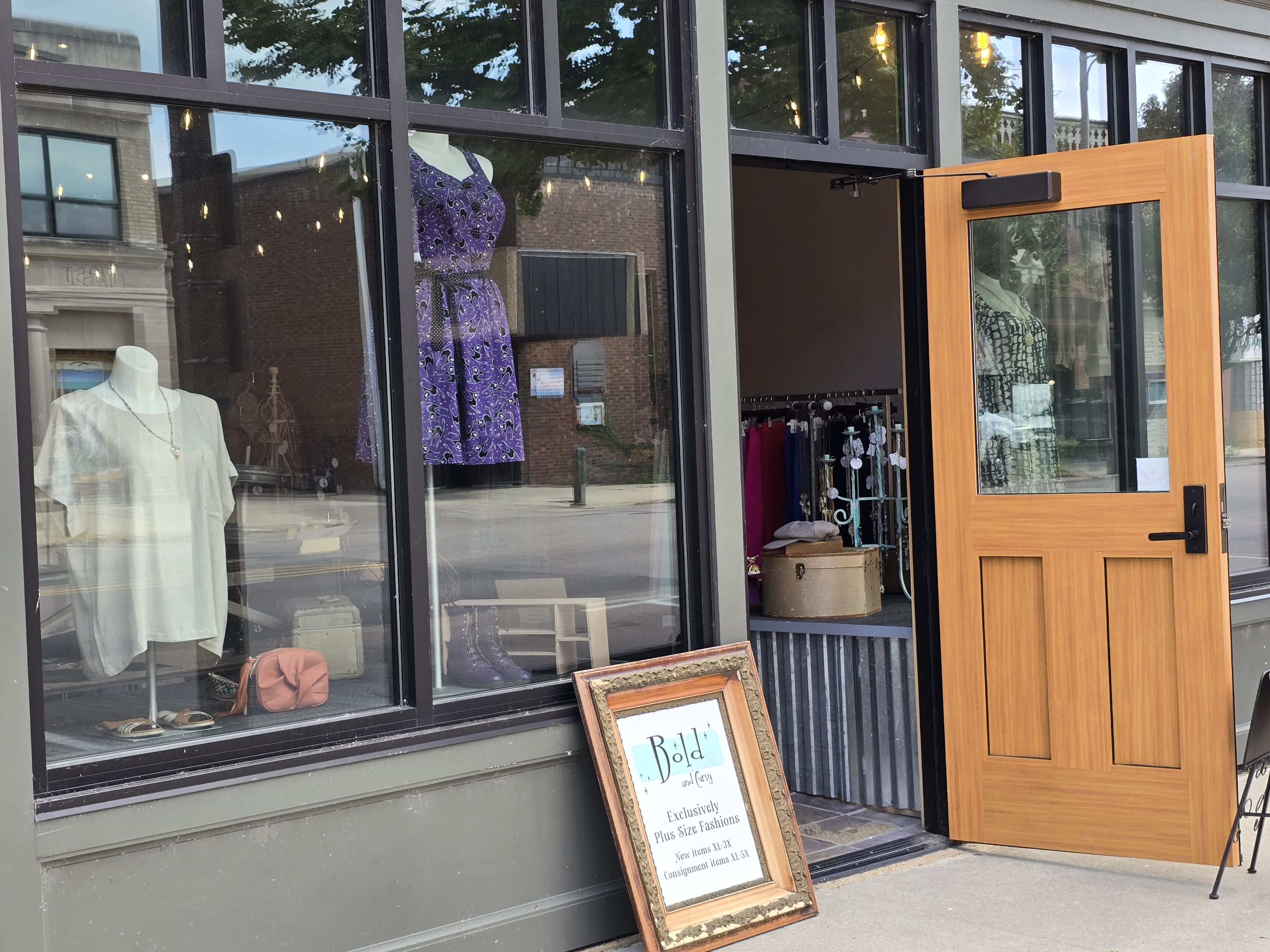 Bold and Curvy has opened in Ottawa.The women’s boutique closed its La Salle location at 559 1st St. August 10 and opened last week at 211 W. Madison St. The shop specializes in plus size women’s clothing and also offers consignment clothing.