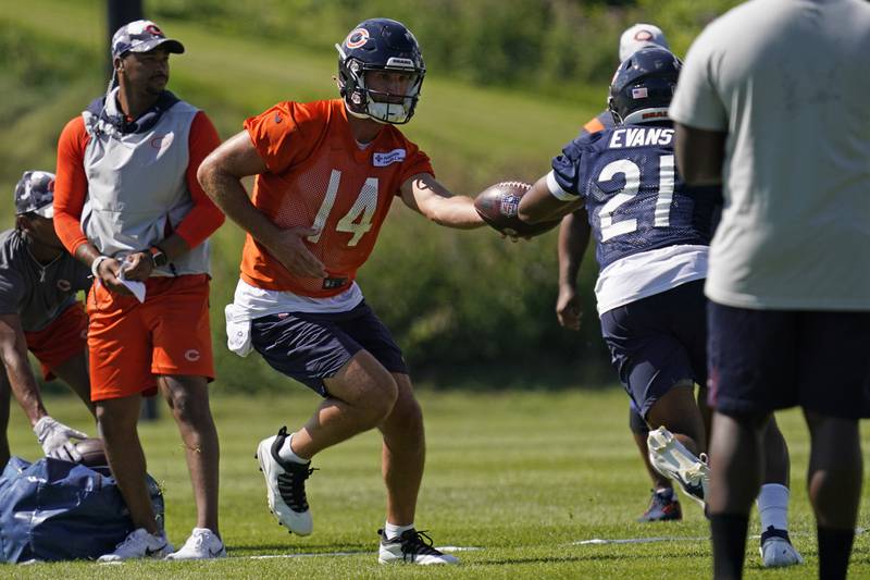 Chicago Bears running back Darrynton Evans (21) carries the ball