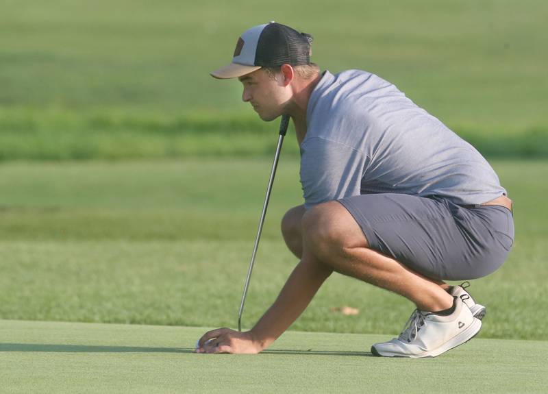 Baley Lehr lines up a put on the 18th hole during the Illinois Valley Men's Golf Championship on Sunday, July 28. 2024 at Mendota Golf Club.