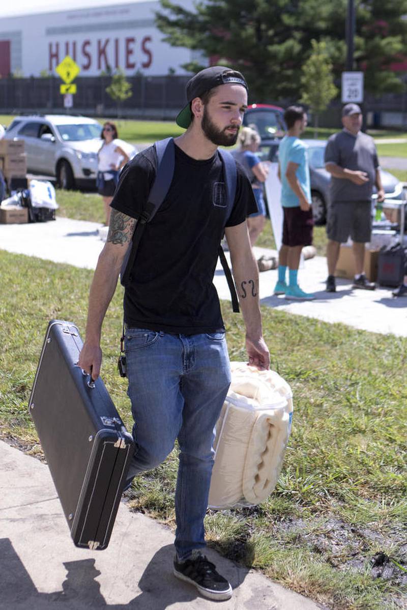 Students, parents crowd campus for NIU MoveIn Day Shaw Local