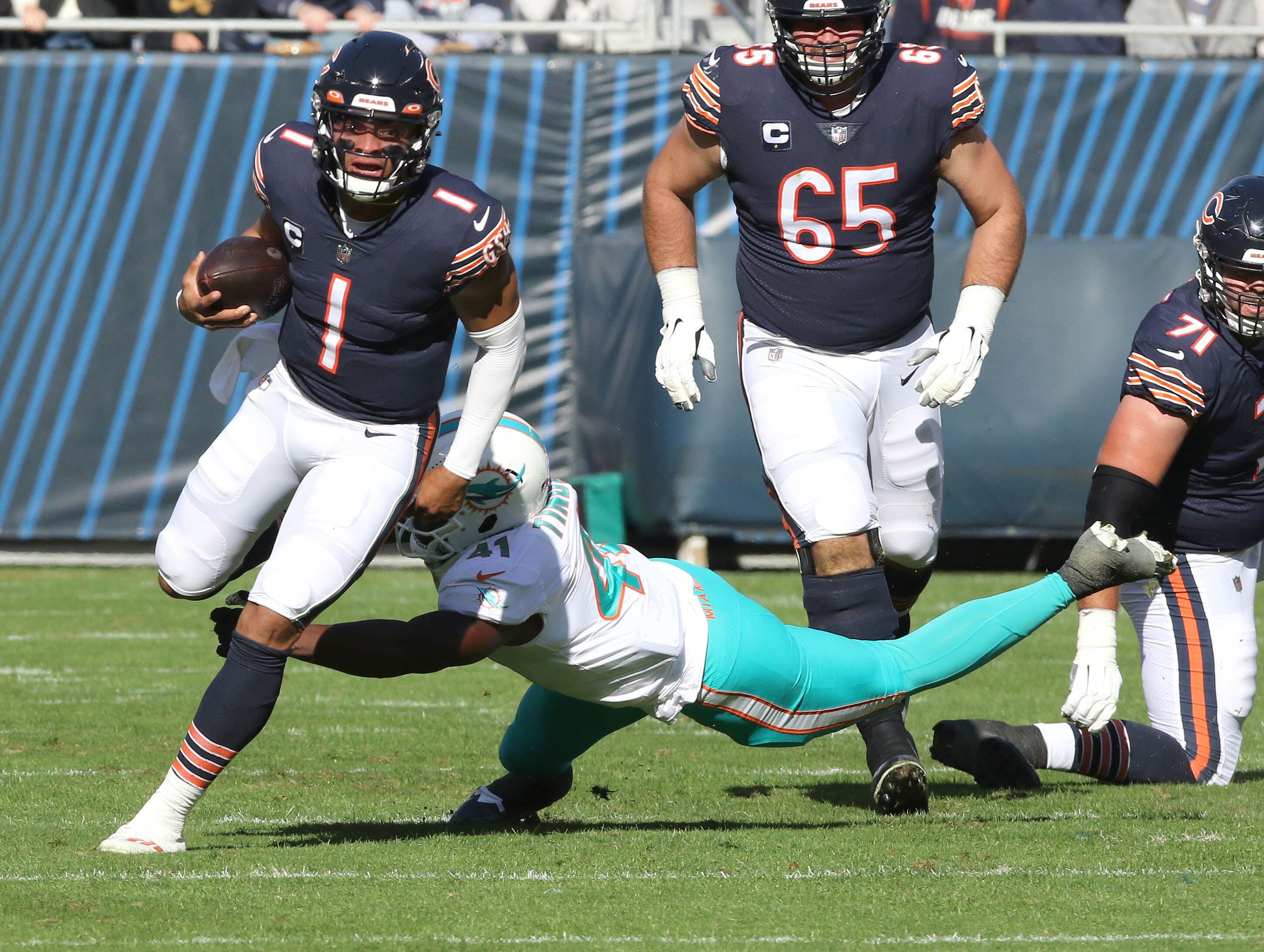 Bears observations: Justin Fields dazzles in 35-32 loss to Dolphins – NBC  Sports Chicago