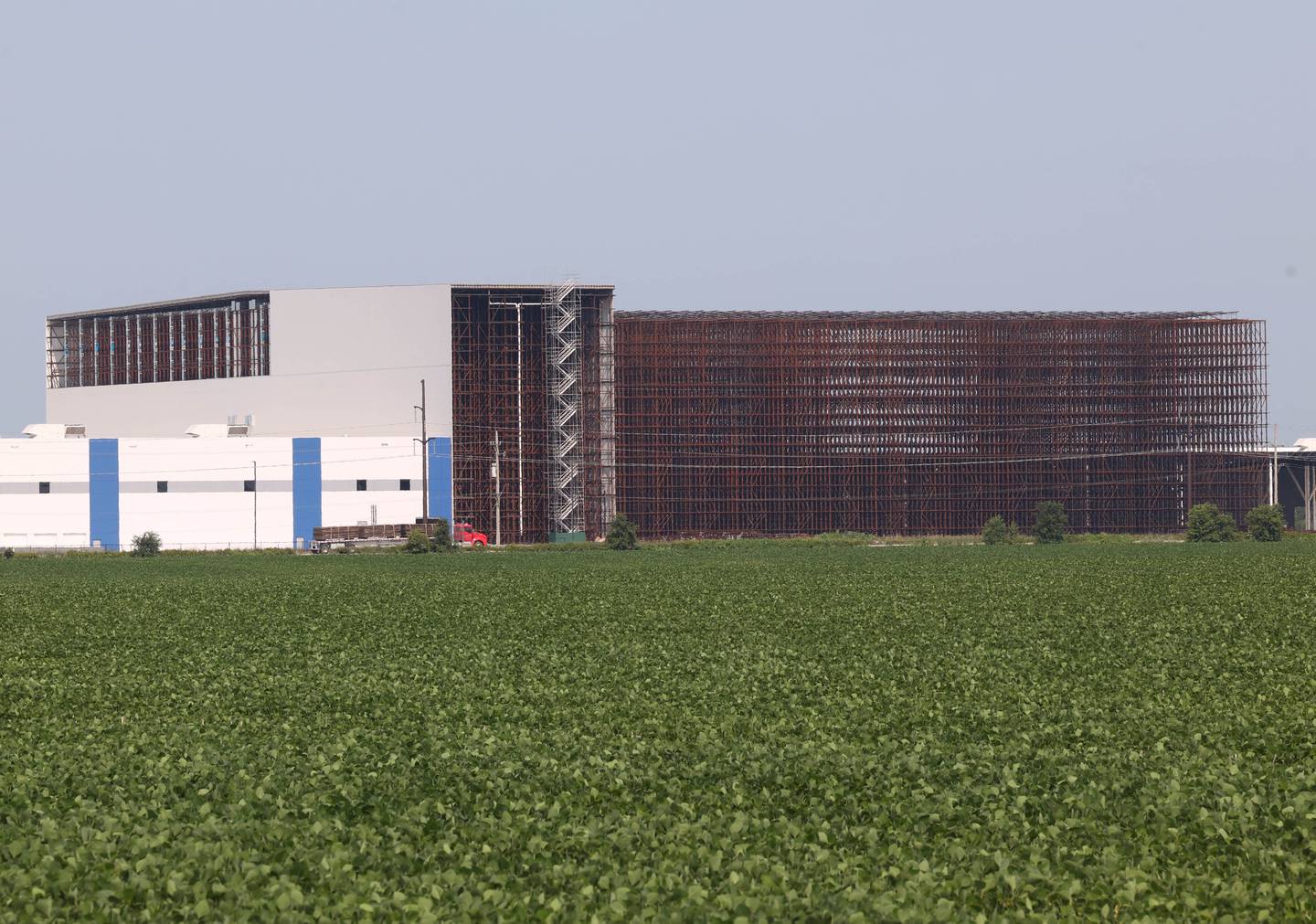 A field between Webster Road and Peace Road along East Gurler Road with the Kraft Heinz Company distribution center in the background Friday, July 12, 2024, in DeKalb.