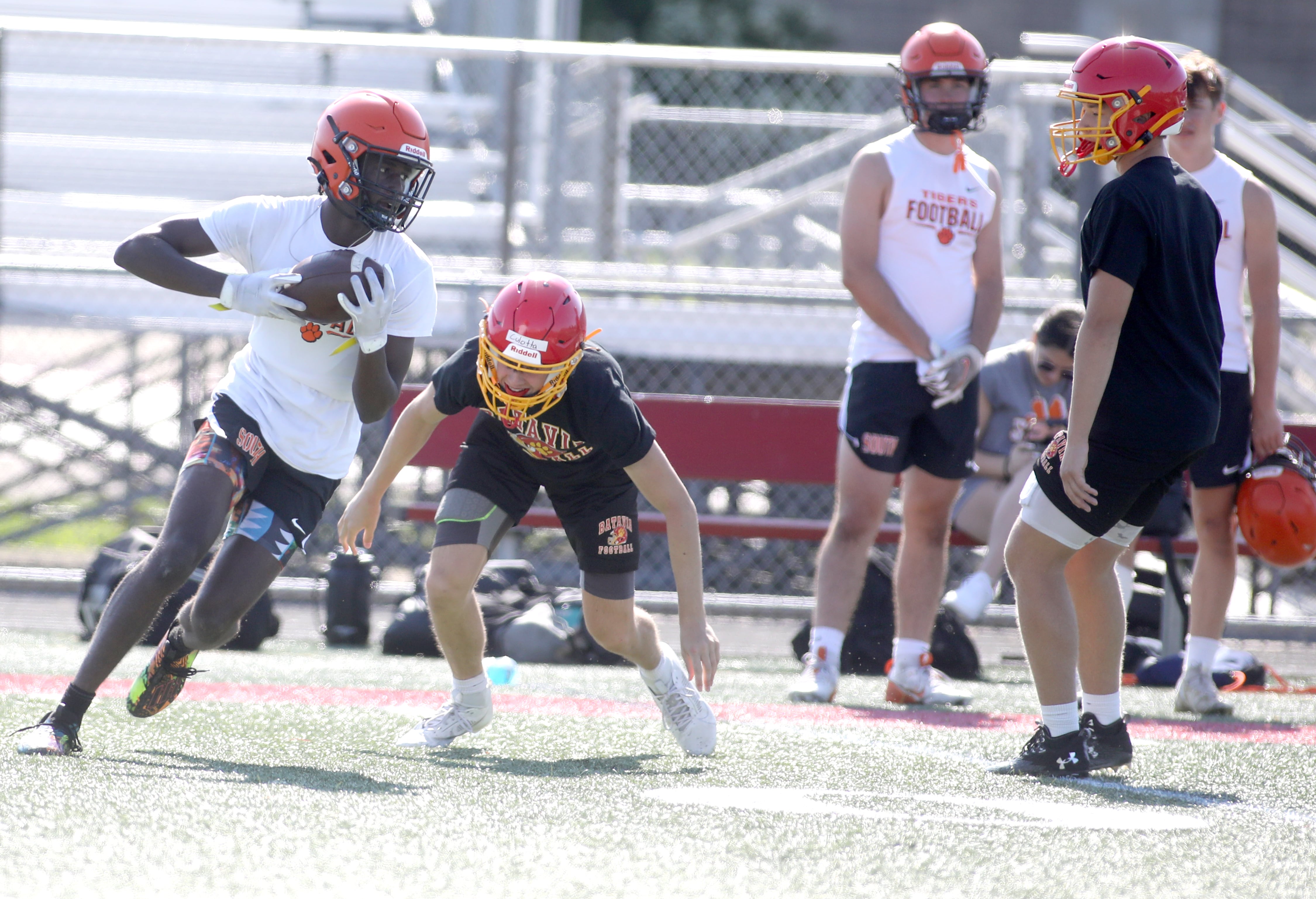 Wheaton Warrenville South’s Amari Williams makes a catch during a 7-on-7 tournament at Batavia High School on Thursday, July 18, 2024.