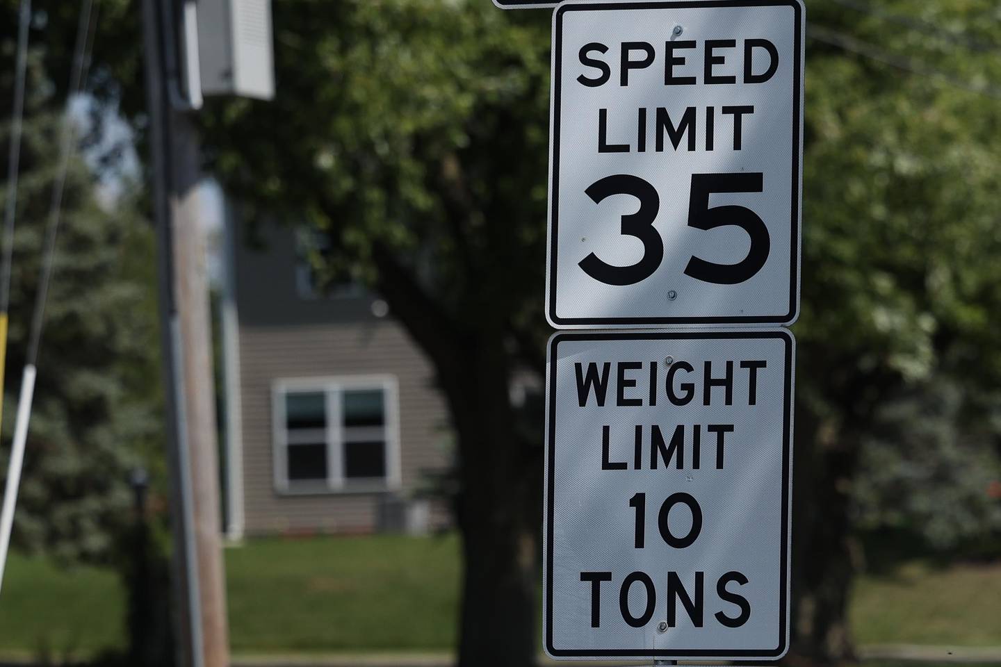 A weight restriction sign is post along Millsdale Road on Thursday, Sept. 5 in Elwood.