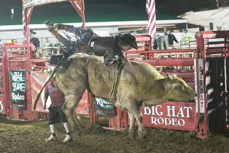 Tough night for local bull riders at the Ogle County Fair – Shaw Local