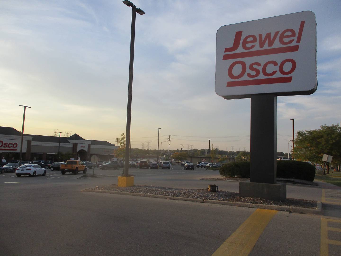 The Jewel-Osco store at 1537 N. Larkin Avenue in Joliet would be sold to C & S Wholesale Grocers, according to the planned merger of current owner Ablertsons with Kroger. Sept. 16, 2024