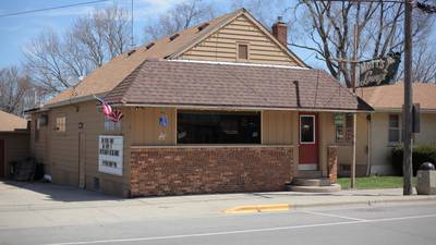 Mott’s Lounge in Kane County celebrates 100 years of family ownership