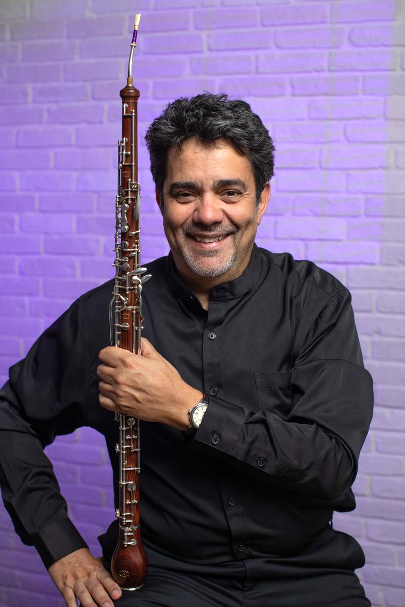 English hornist Pedro Díaz will perform in Elgin.