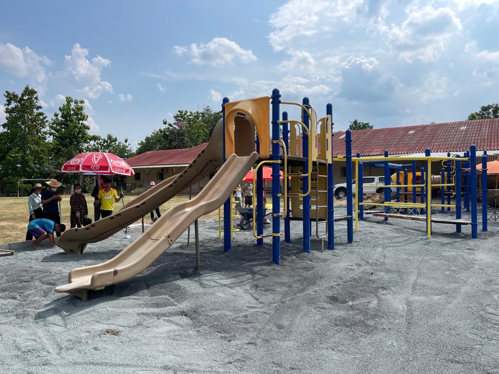 Fox River Grove village, school district donate old playground to school in Thailand