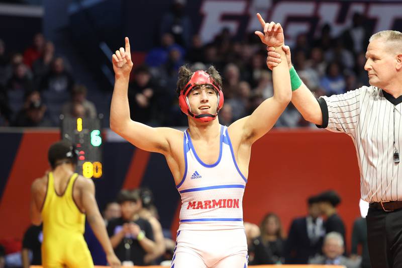 Marmion’s Zach Stewart defeats Lockport’s Justin Wardlow in the 138-pound Class 3A state championship match on Saturday, Feb. 17th, 2024 in Champaign.