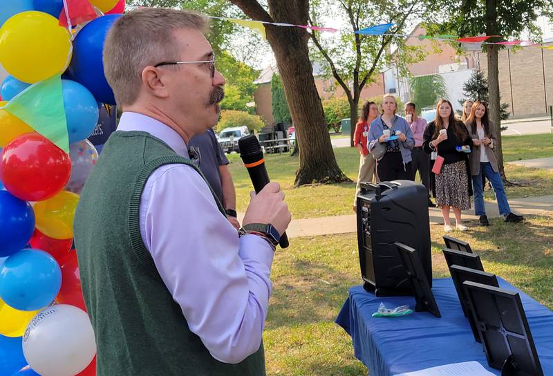 Ottawa Mayor Robb Hasty addresses the crowd at the United Way Day celebration at Washington Square Park in Ottawa Tuesday.