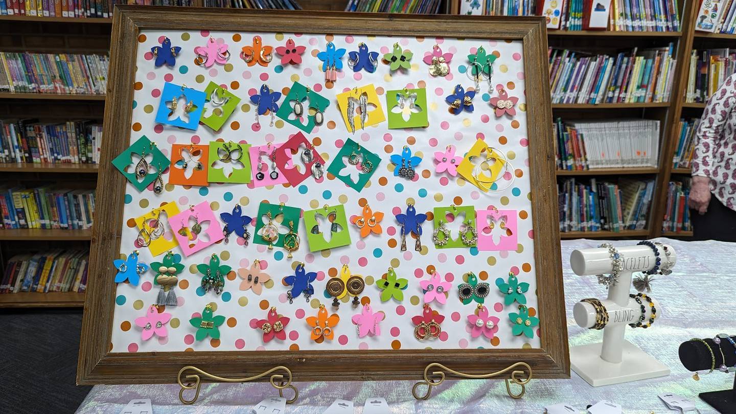 On April 15, volunteers from two Joliet nonprofits – the Zonta Club of Joliet and Visitation and Aid Society – hosted a “jewelry gift shop” of gently used bracelets earrings, necklaces for the students at Edna Keith, M.J. Cunningham Elementary, and Sator Sanchez and Thomas Jefferson elementary schools to give on Mother’s Day. Earrings were mounted on flowers to keep them paired.