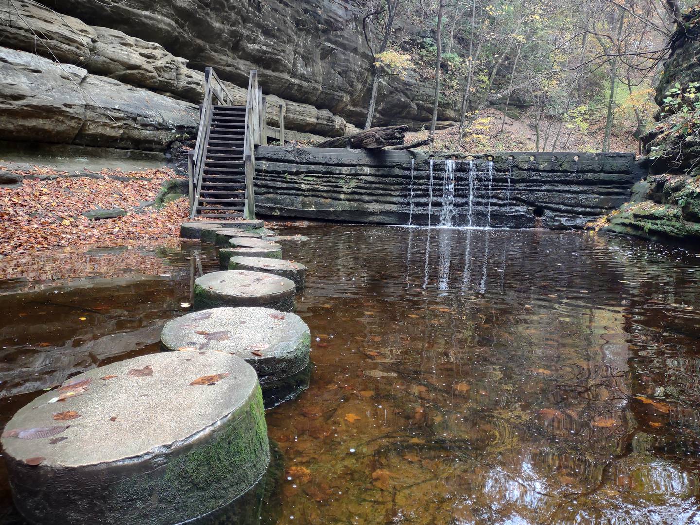 Stepping stones provide a dry path across the creek at Matthiessen State Park.