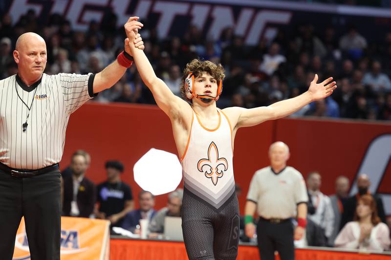St. Charles East's Ben Davino defeats Hononega’s Thomas Silva in the 132-pound Class 3A state championship match in February in Champaign.
