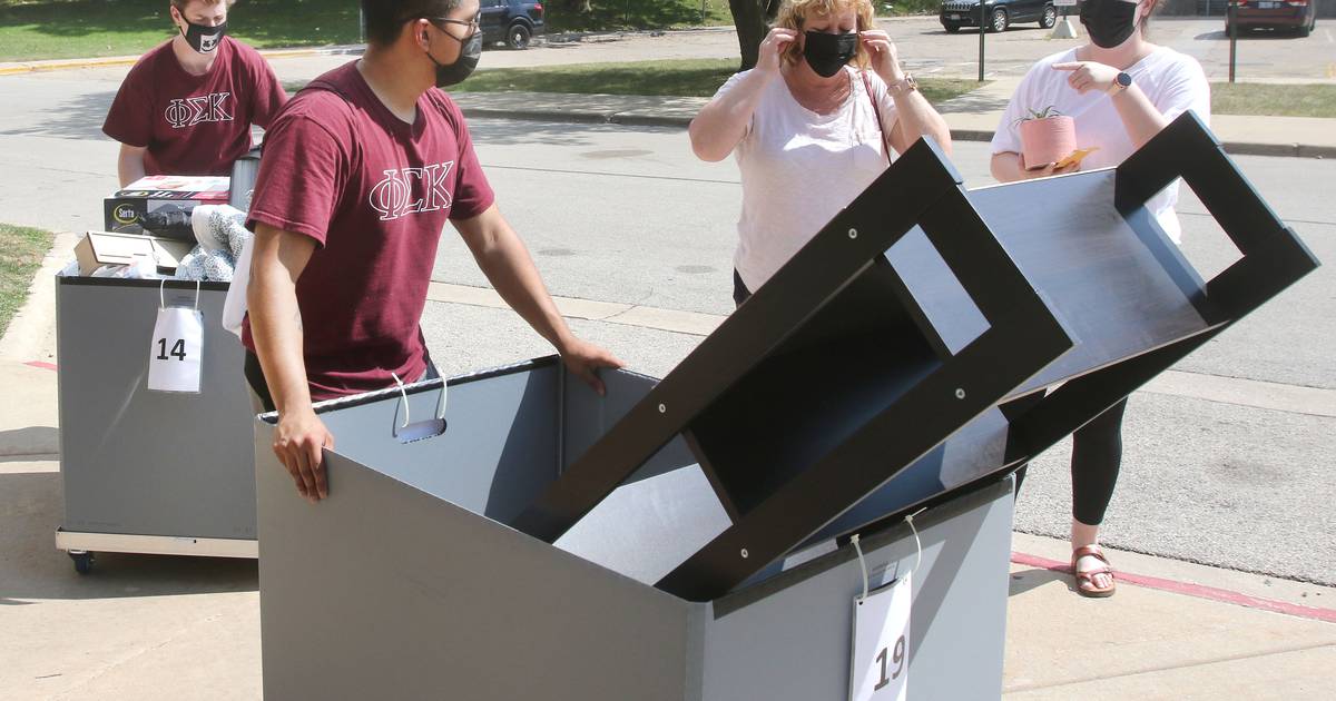 Photos NIU students on movein day Shaw Local