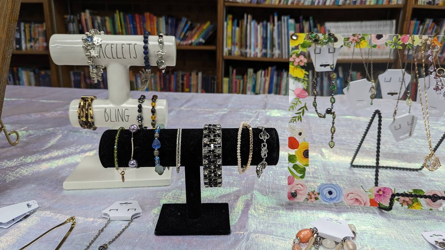 On April 15, volunteers from two Joliet nonprofits – the Zonta Club of Joliet and Visitation and Aid Society – hosted a “jewelry gift shop” of gently used bracelets earrings, necklaces for the students at Edna Keith, M.J. Cunningham Elementary, and Sator Sanchez and Thomas Jefferson elementary schools to give on Mother’s Day.