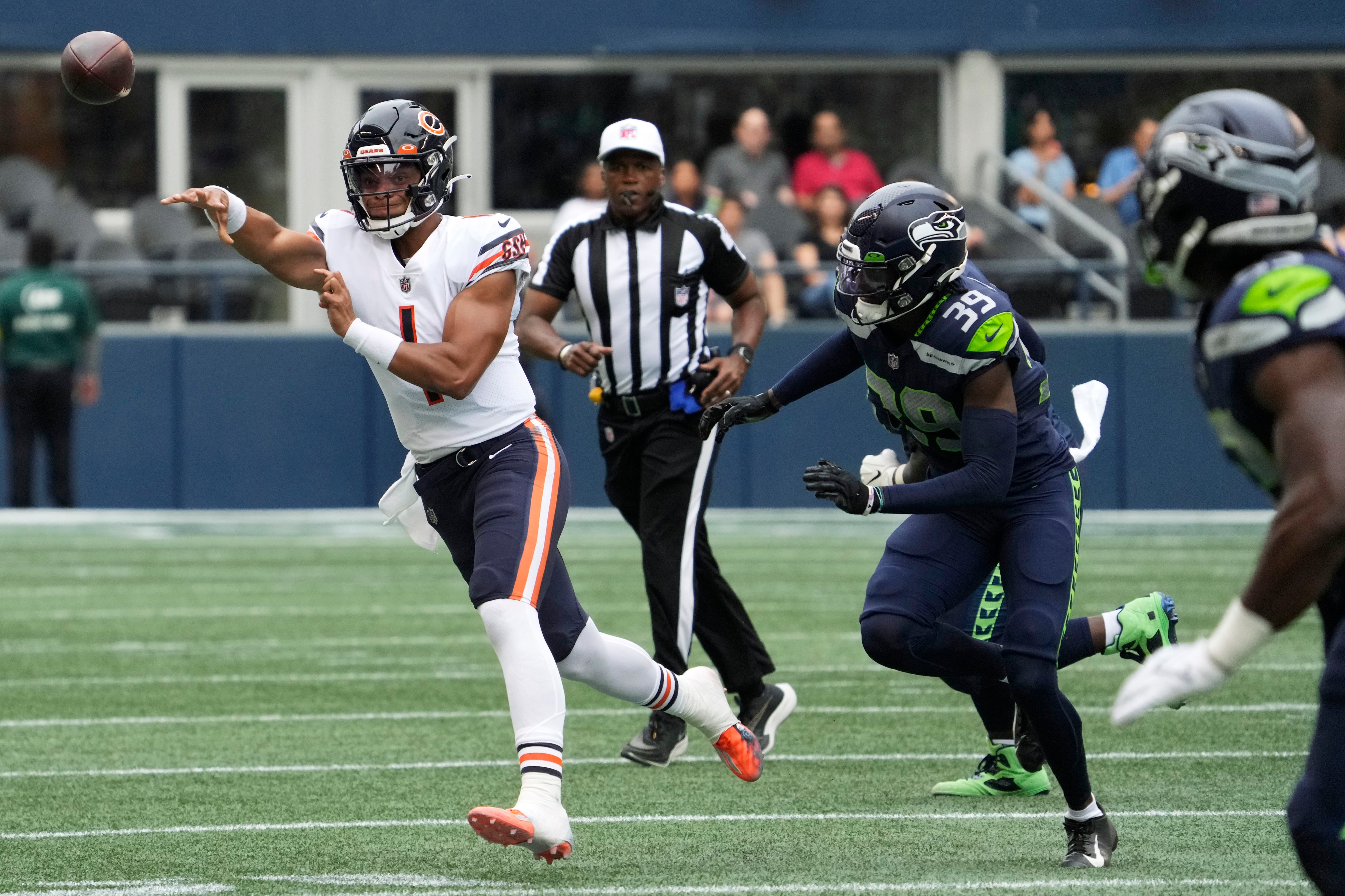 Chicago Bears: Justin Fields was solid on his only drive vs Seahawks