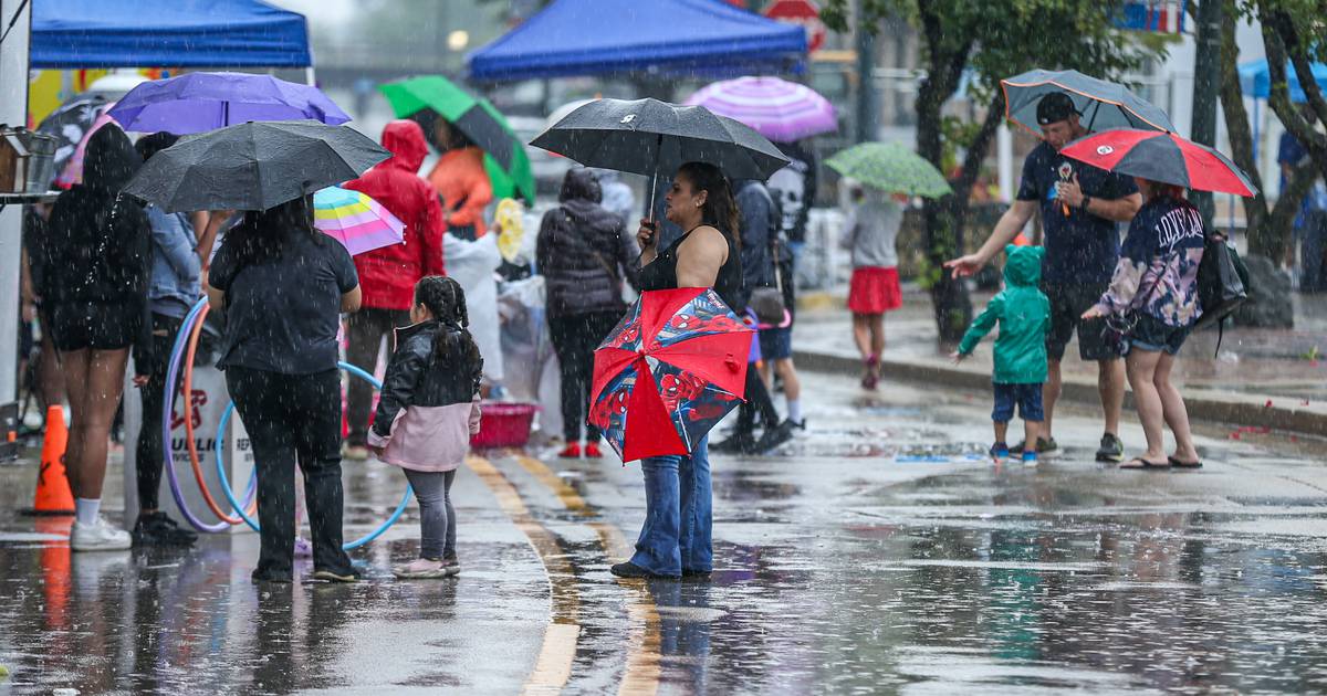 Rain and chilly days ahead into weekend in northern Illinois