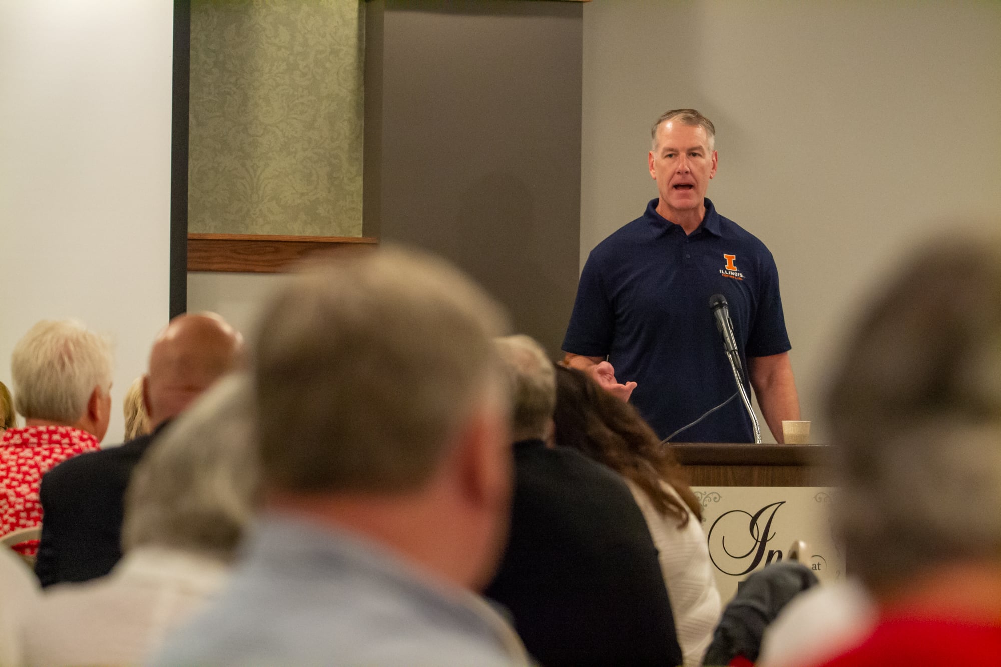 Senate Republican Leader John Curran speaks to attendees at a Republican State Central Committee breakfast in Springfield.