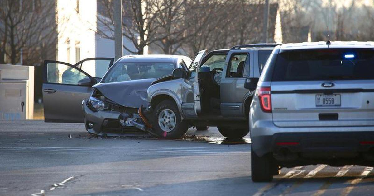 Huntley Crash Sends 2 People To Hospital – Shaw Local