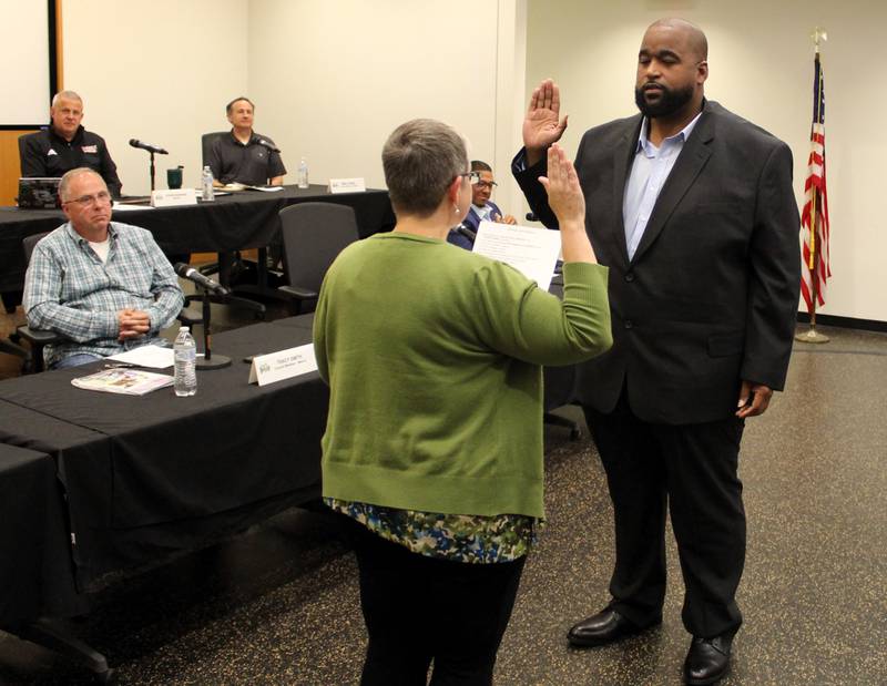 DeKalb resident Andre Powell (right) is sworn in at the May 28, 2024 meeting of the DeKalb City Council.