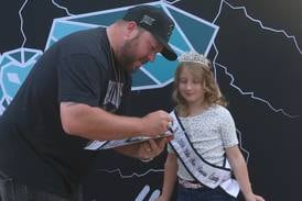 Photos: Mitchell Tenpenny, Lauren Alaina perform at the Bureau County Fair