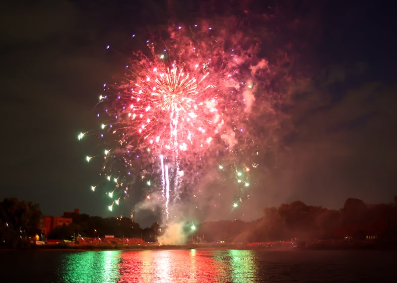 The Glen Ellyn Parks Foundation has announced its annual Fireworks from the Fishing Pier Raffle, which grants the winner and up to 11 guests a private viewing area for the Fourth of July fireworks display.