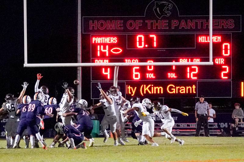 Oswego’s Kaleb Stumpenhorst (89) kicks a field goal against Joliet Catholic during a football game at Oswego High School on Friday, Sep 6, 2024.