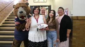 Chicago Bears honor Joliet District 86 teacher with educator award