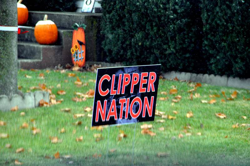 LaMoille, like Ohio and Amboy, is showing its community support for the Clippers football team which will play in Friday's 8-Man Football Association State finals.