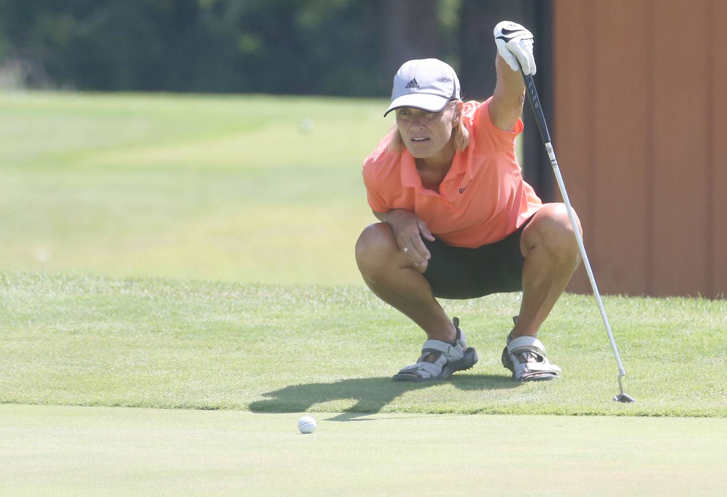 Julie Schmitt lines up a put on the sixth hole during the Illinois Valley Womens Golf Championship on Saturday, Aug. 11, 2024 at Deer Park Golf Club in Oglesby.