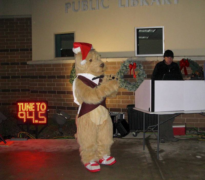 Christmas Stroll draws crowds to Elburn Shaw Local