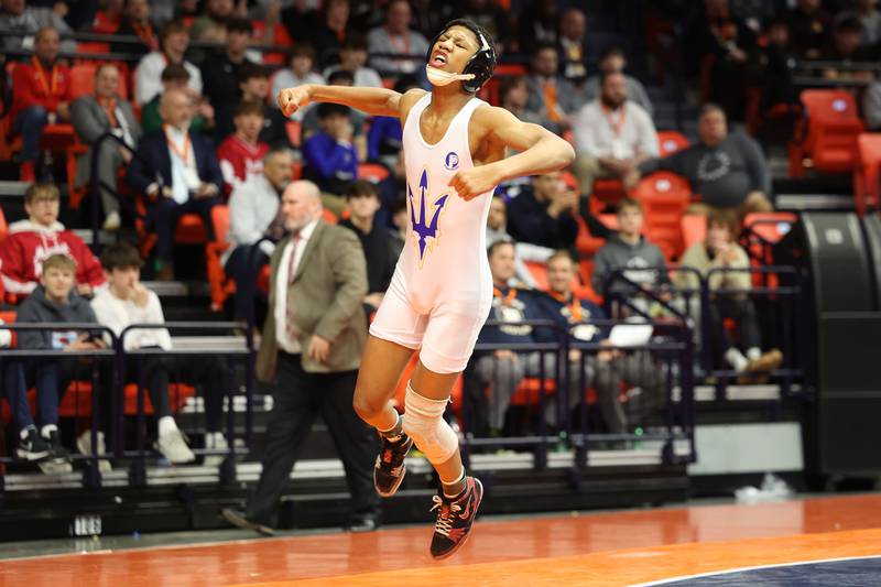 Warren’s Caleb Noble celebrates his win over Hononega’s Rocco Cassioppi in the 106-pound Class 3A state championship match on Saturday, Feb. 17th, 2024 in Champaign.