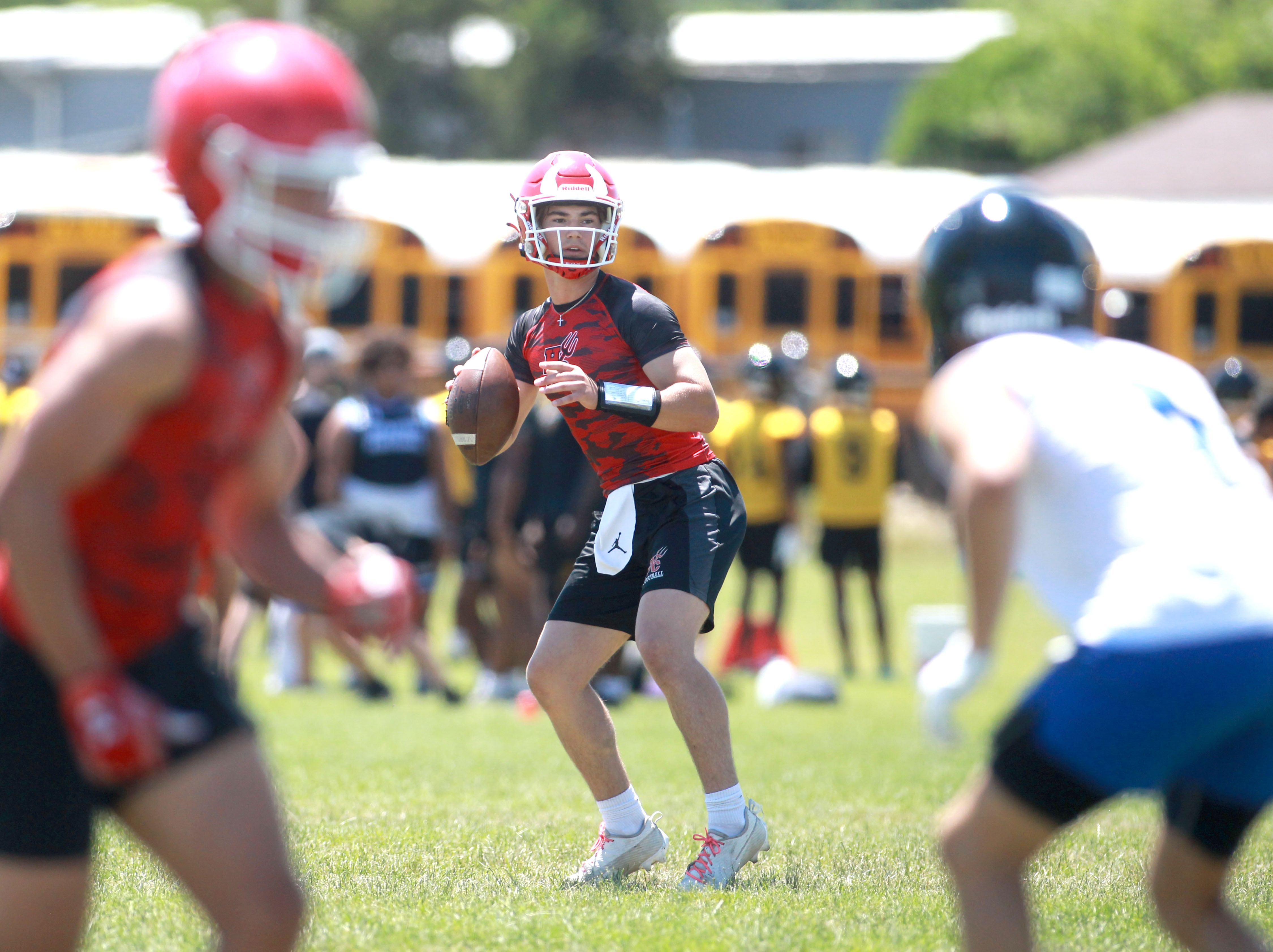 Junior QB Riley Contreras, in third varsity season, eager to lead Hinsdale Central back to winning ways