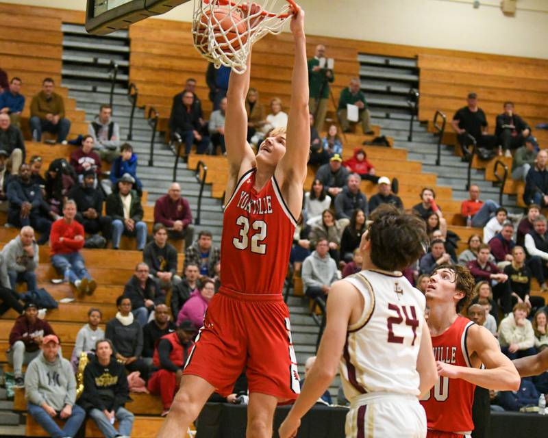 Yorkville's Jason Jakstys (32) dunks the ball in the fourth quarter on Tuesday Dec. 26. 2023, during while taking on St. Ignatius during the Jack Tosh tournament held at York High School in Elmhurst.