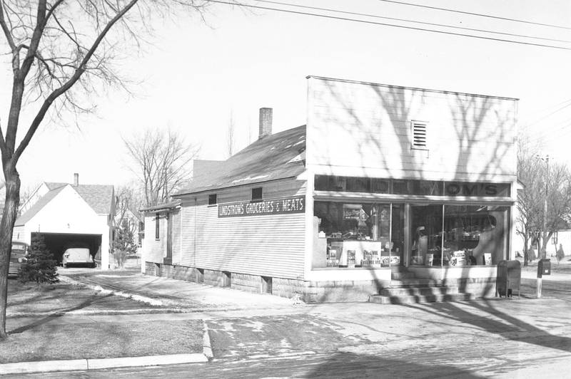 Grocery at 10th and Franklin streets looking northeast in DeKalb in 1950. Joseph Lindstrom (and, in later years, with his sons) operated the store from 1913-1949, before the family sold the store in May 1952.