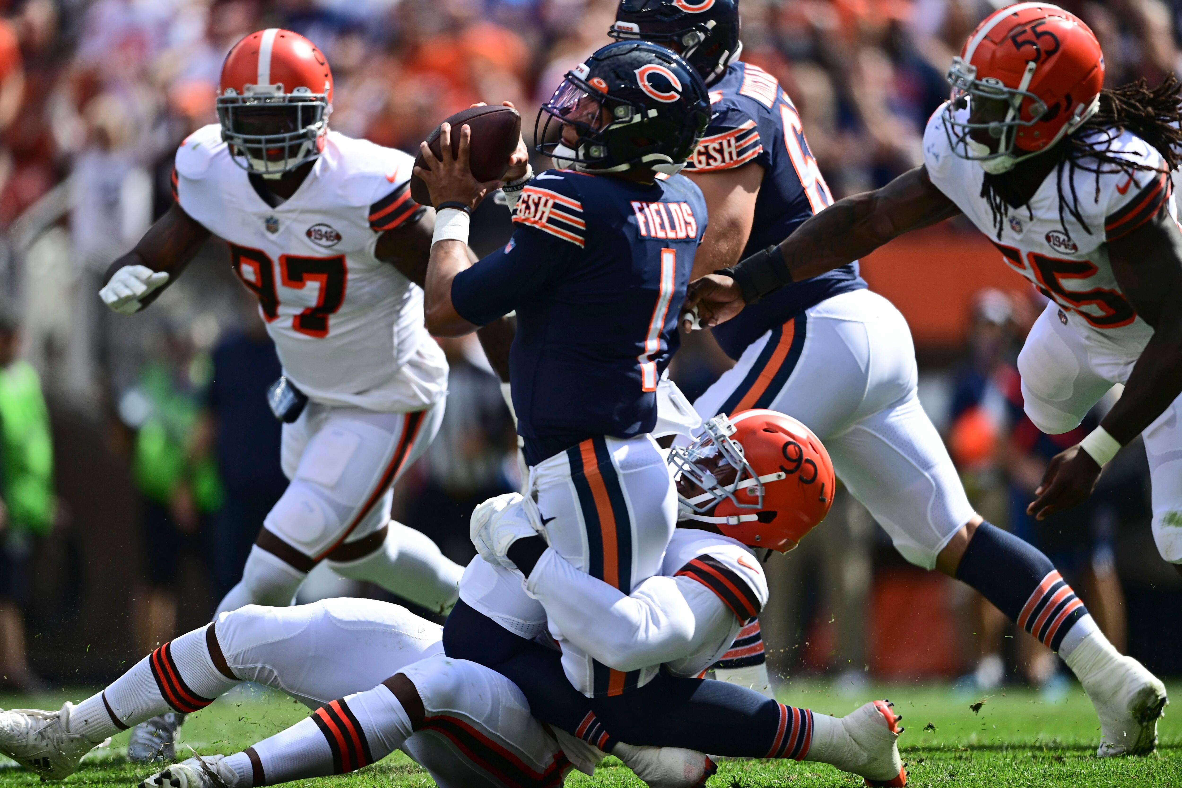 Bears, Justin Fields held to 47 total yards, sacked 9 times in