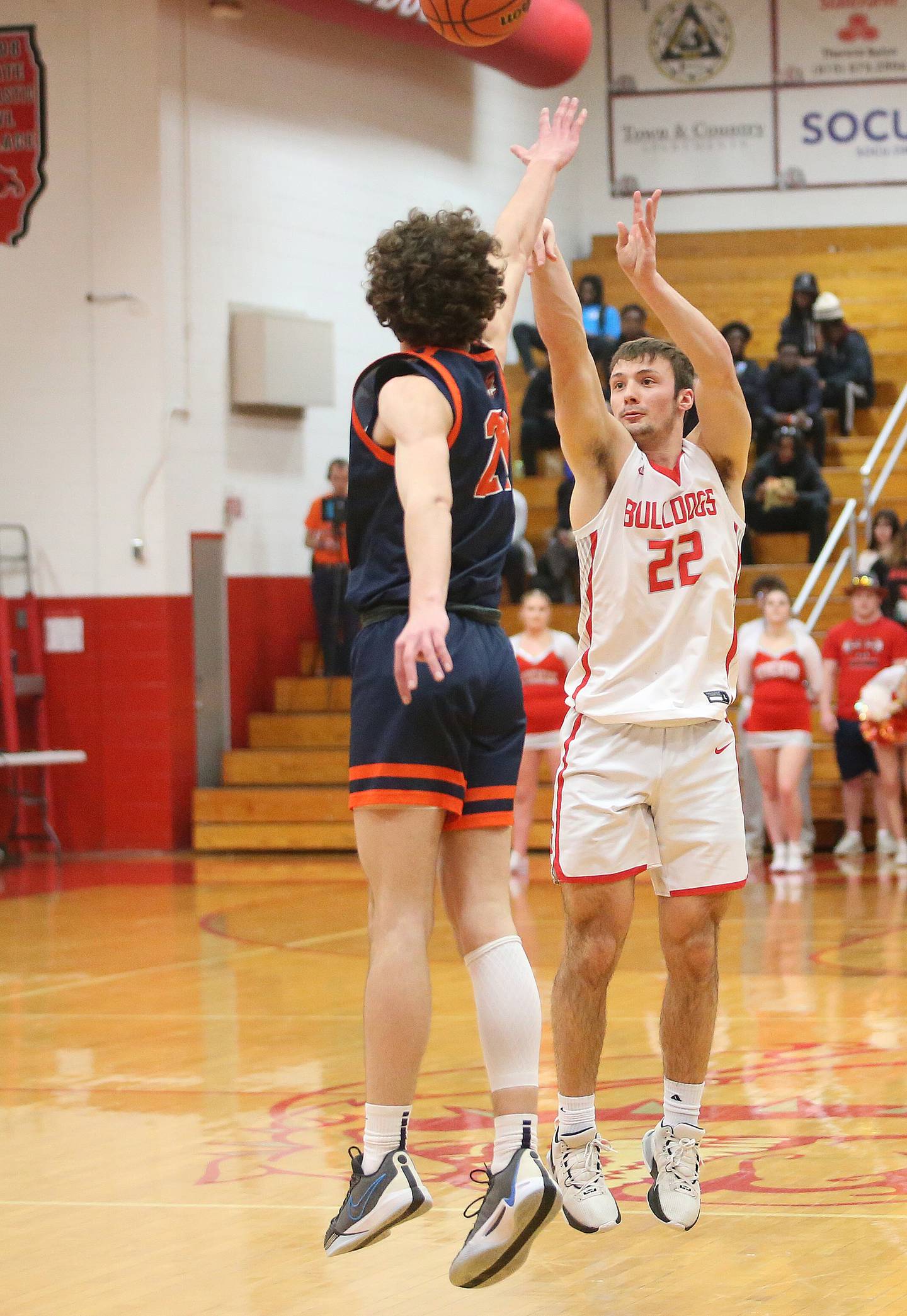 Streator's Christian Benning (22) shoots a jumper over Pontiac's Riley Weber (21) on Wednesday, Feb. 21, 2024, at Pops Dale Gymnasium.