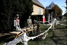 South Elgin family goes all out for Halloween decorating competition