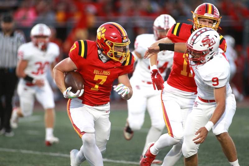 Batavia’s Greyson Kelly runs the ball during a game against South Elgin Friday, Sept. 6, 2024 in Batavia.