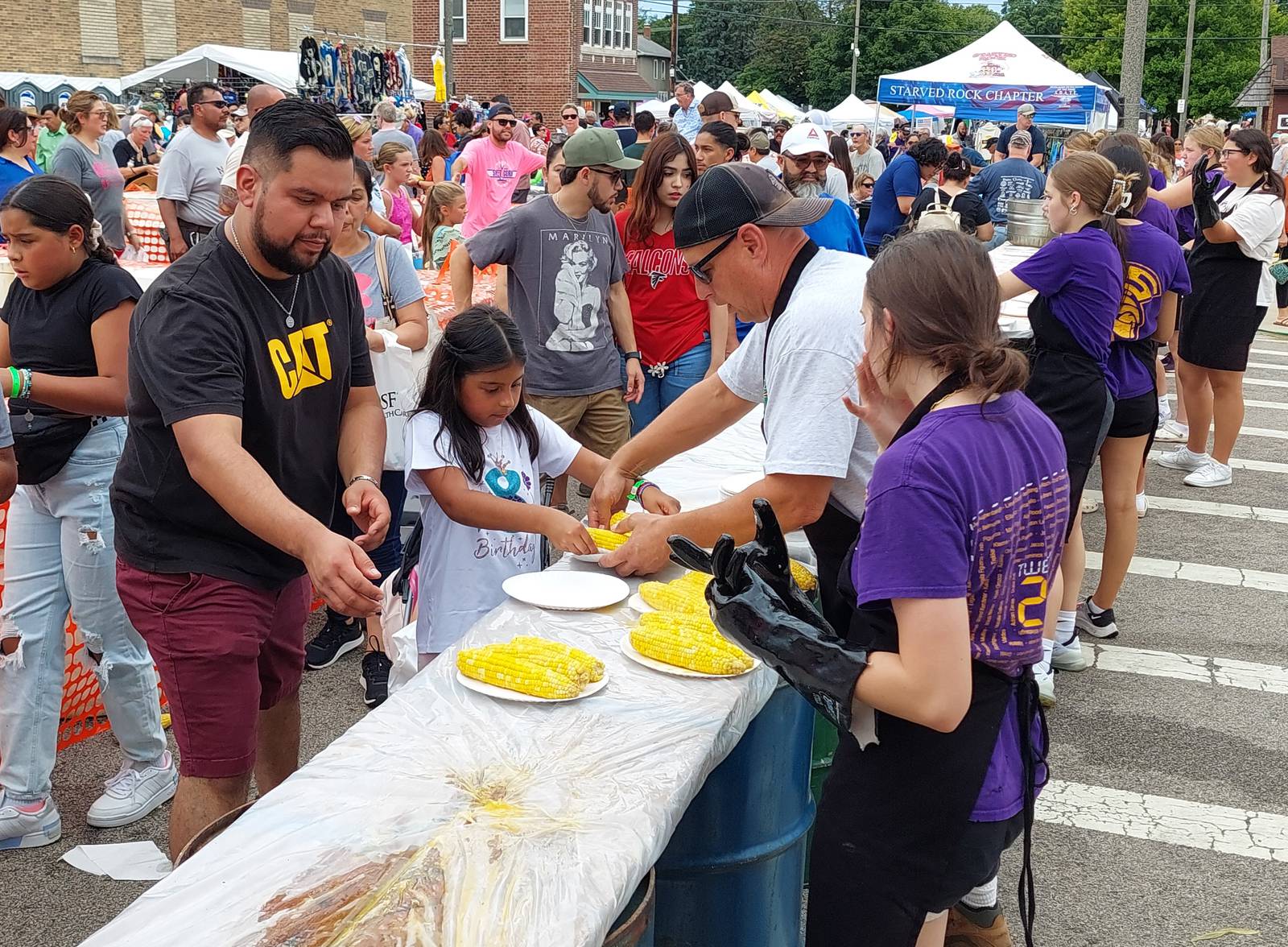 Photos Mendota Sweet Corn Festival hands out sweet corn, hosts parade