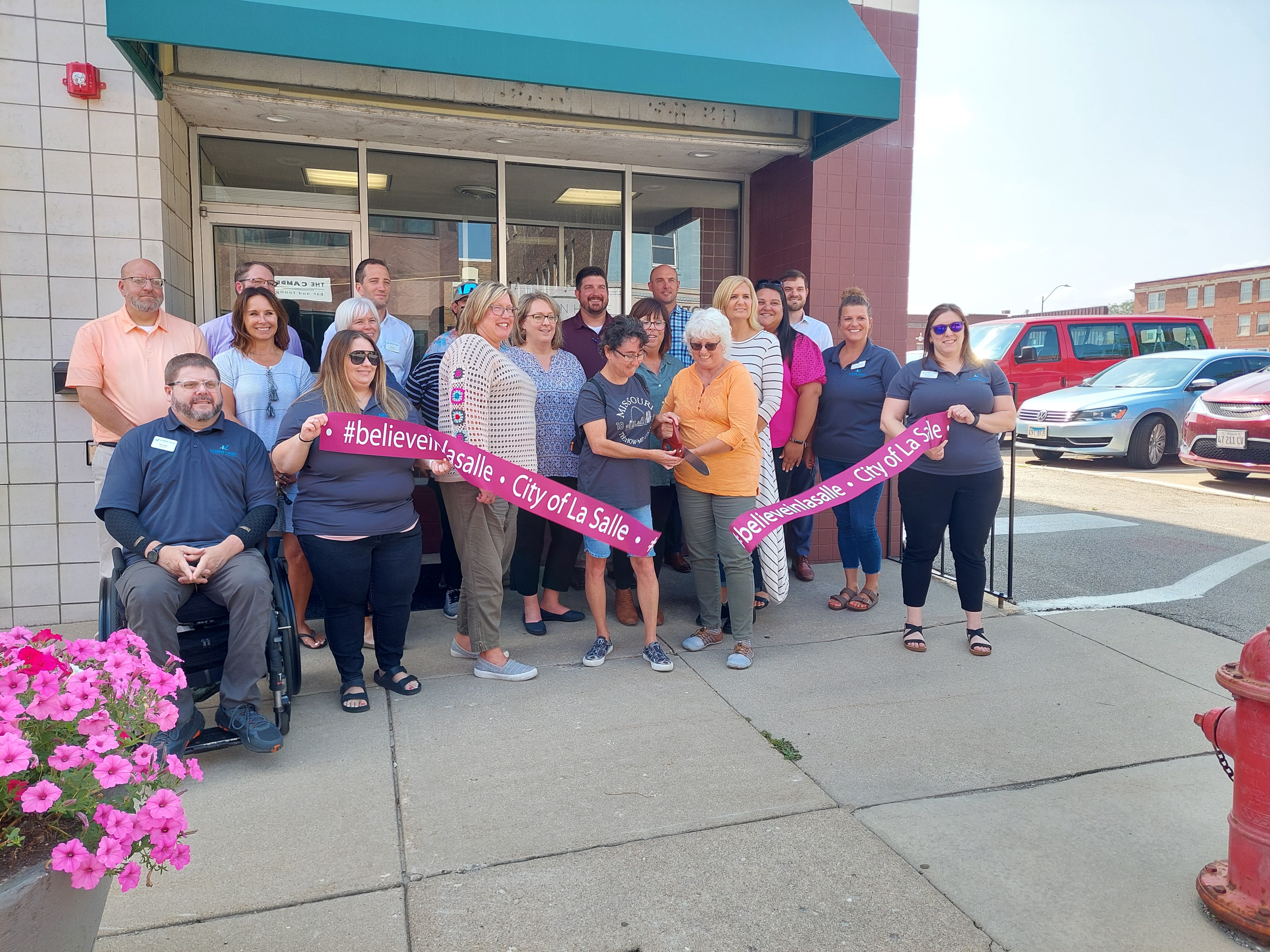 Horizon House of Illinois Valley cuts a ceremonial ribbon with the Illinois Valley Area Chamber of Commerce and city of La Salle for the opening of its hub at 110 Marquette St. in La Salle.