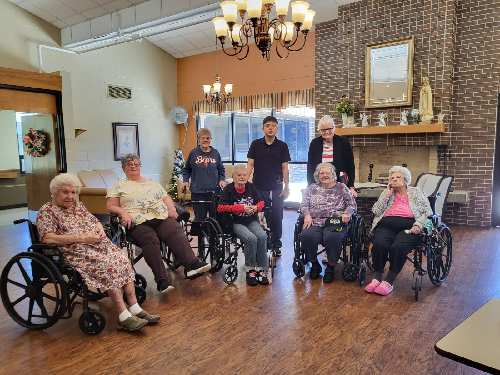 Leonardo Chung posing for a picture with residents at LaSalle County Nursing Home in Ottawa. (Steve Chung)