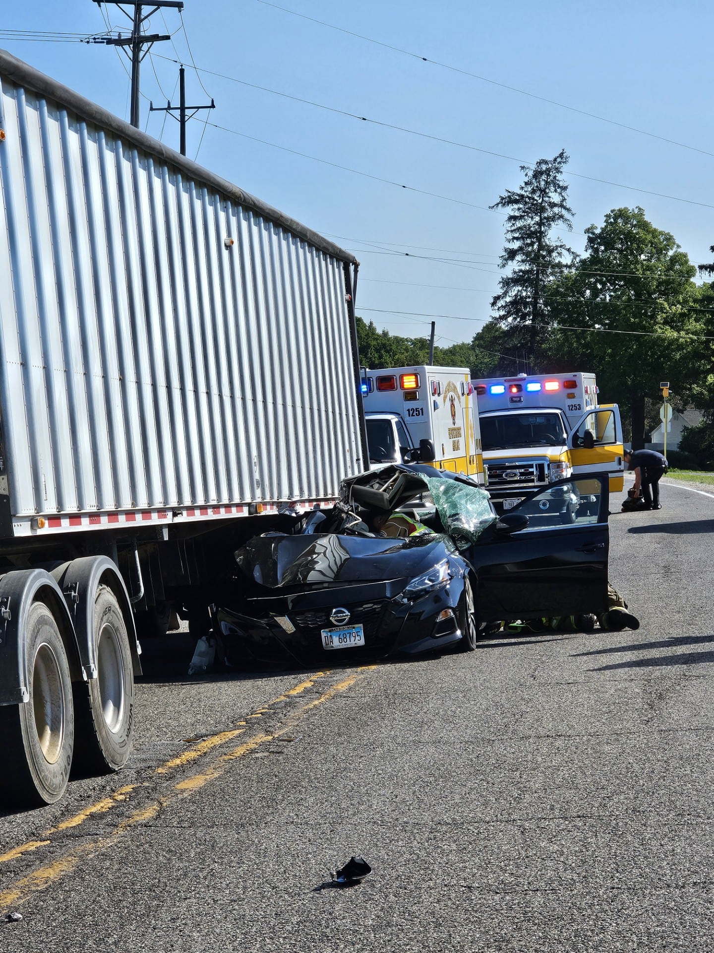 2 injured in Campton Hills crash between car and semi- trailer