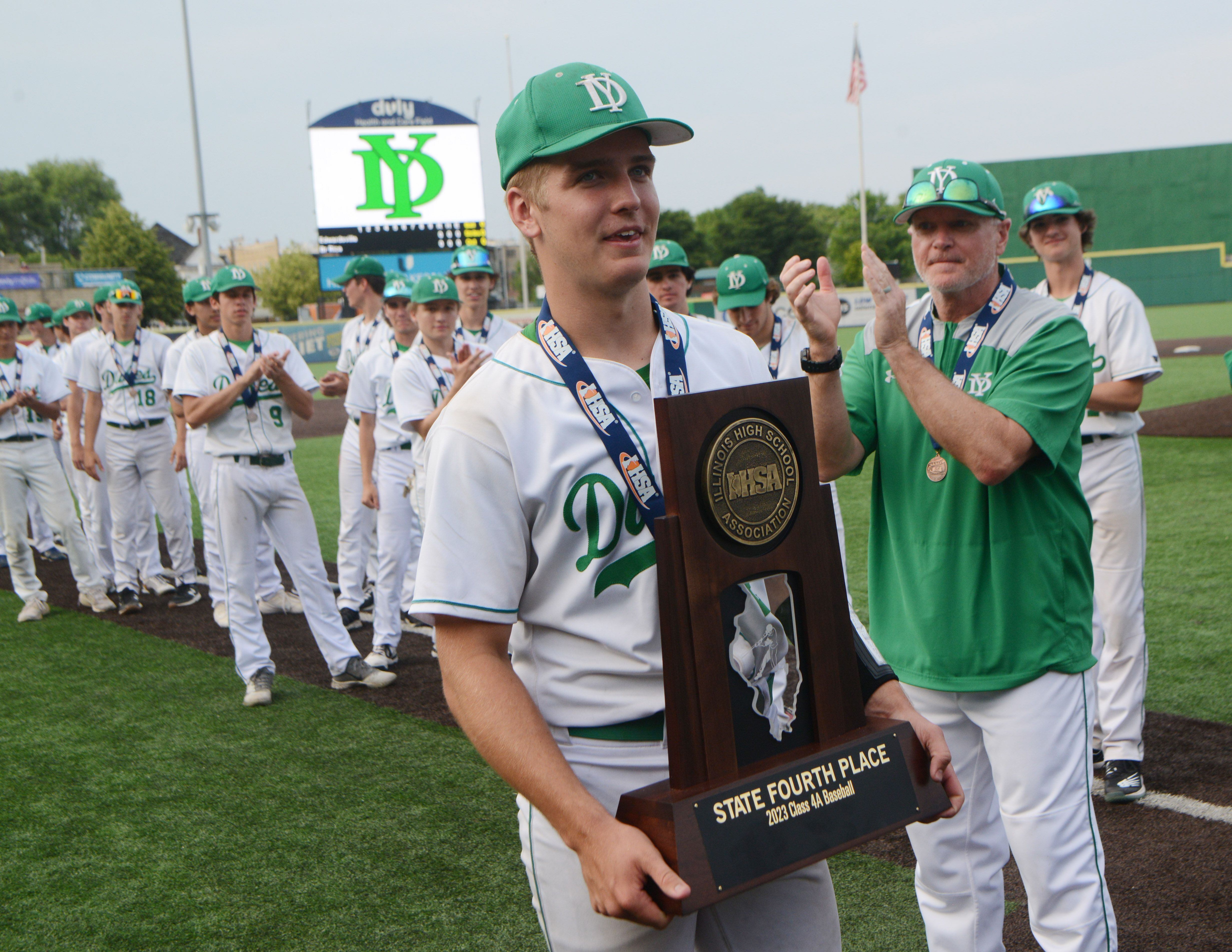 New Trier eyes state title for all-time wins coach Mike Napoleon with Kerry  Wood's help