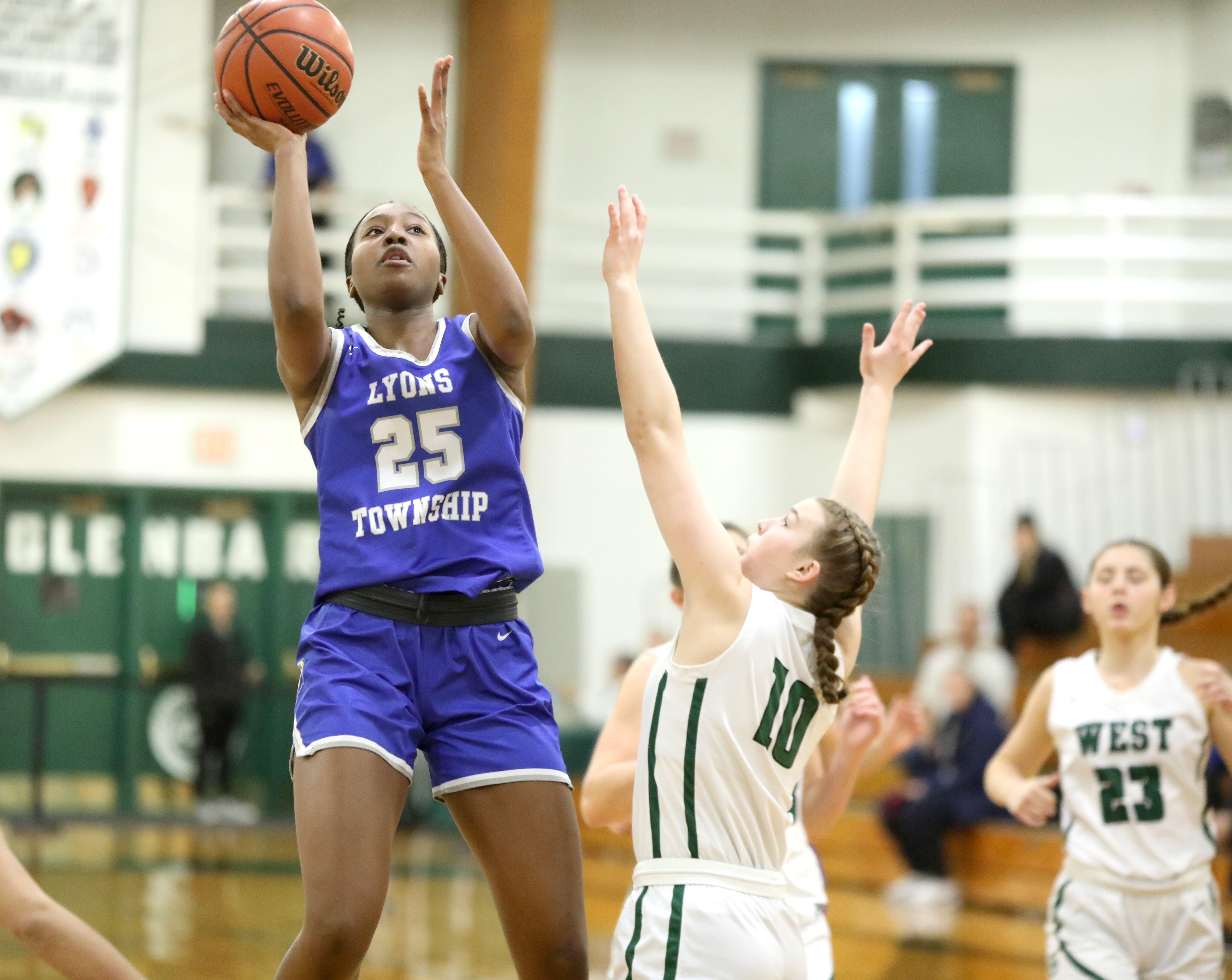 Girls basketball: Nora Ezike, Lyons Township pull away late from Glenbard West